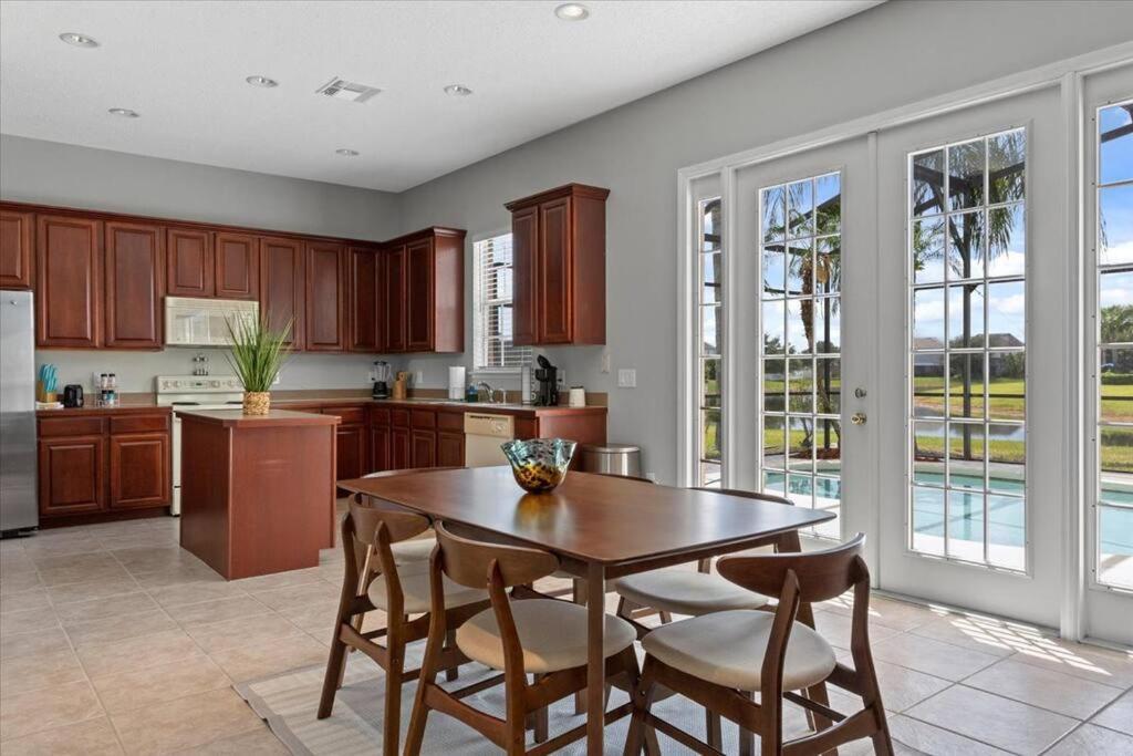 Long Stays! Lakefront - Gated Pool Home Orlando Exteriör bild