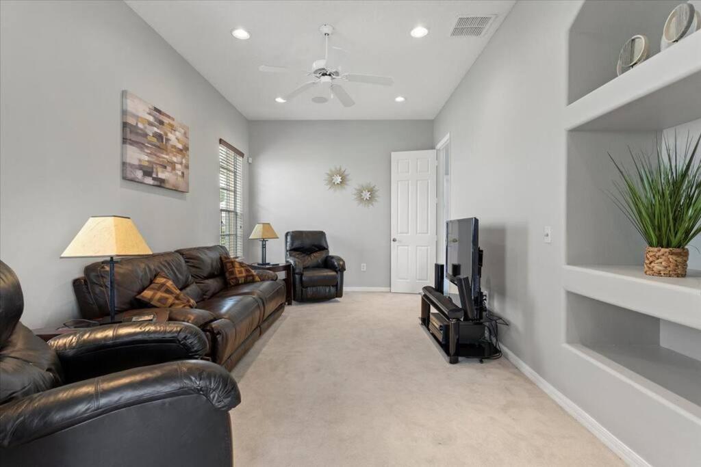 Long Stays! Lakefront - Gated Pool Home Orlando Exteriör bild