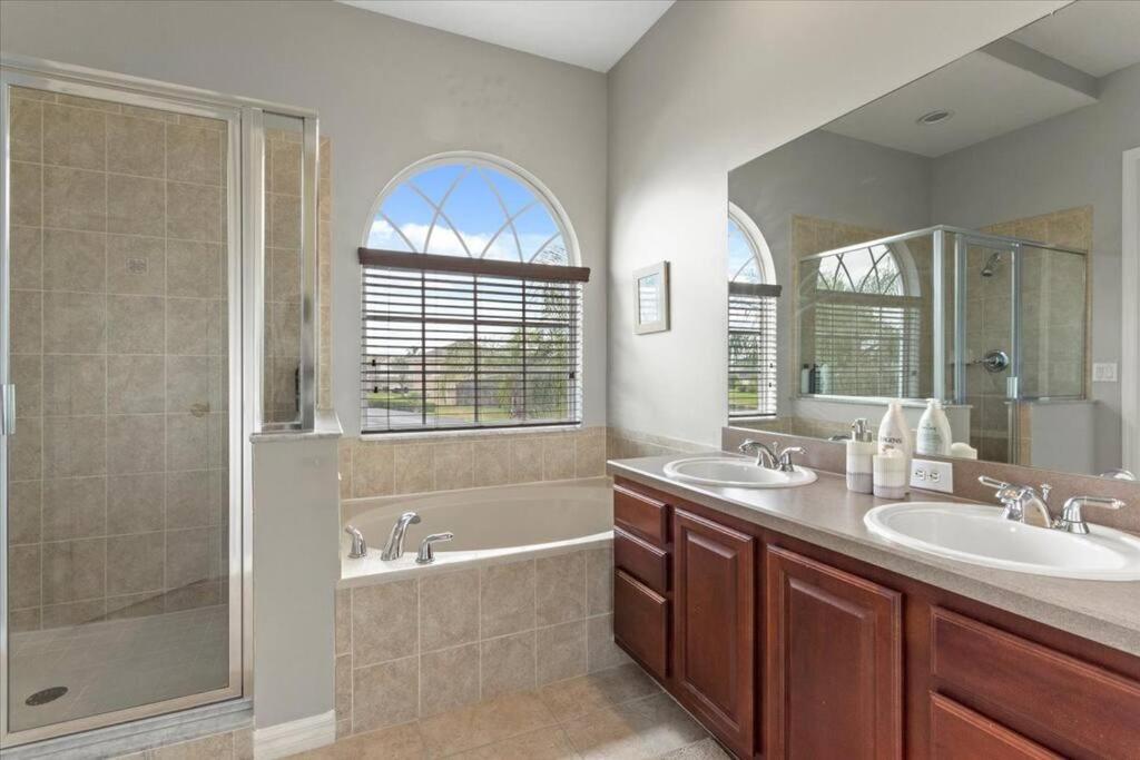 Long Stays! Lakefront - Gated Pool Home Orlando Exteriör bild